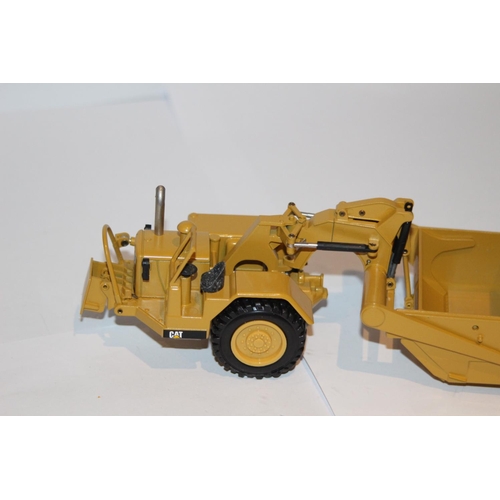 274 - CATERPILLAR 627 PUSH PULL SCRAPER DIE-CAST MODEL WITH BOX