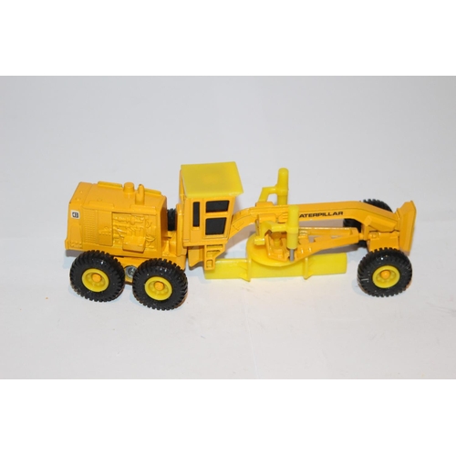 277 - CATERPILLAR 12G MOTORGRADER DIE-CAST MODEL WITH BOX