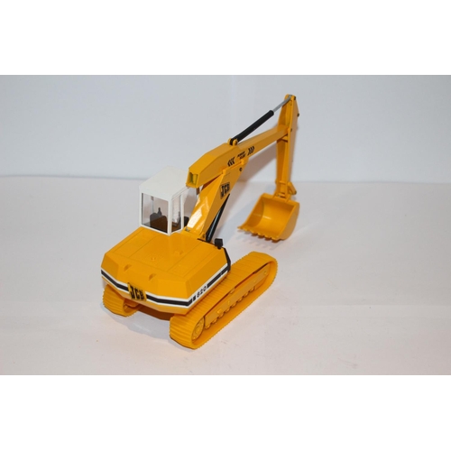 279 - NZG MODELLE JCB 820 CRAWLER EXCAVATOR DIE-CAST MODEL WITH BOX