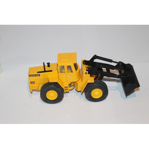 282 - VOLVO BM 4400 LOADER DIE-CAST MODEL WITH BOX