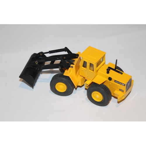 282 - VOLVO BM 4400 LOADER DIE-CAST MODEL WITH BOX