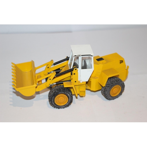 283 - NZG MODELLE JCB 430 ARTICULATED WHEELED LOADER DIE-CAST MODEL WITH BOX