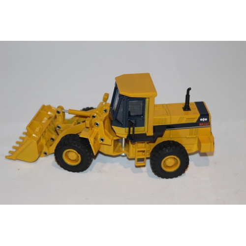 286 - KOMATSU WA350 WHEEL LOADER DIE-CAST MODEL WITH BOX