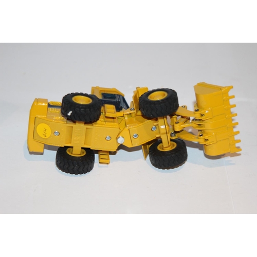 286 - KOMATSU WA350 WHEEL LOADER DIE-CAST MODEL WITH BOX