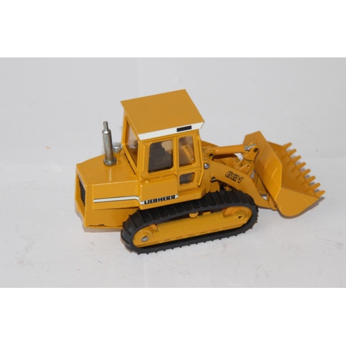 289 - CONRAD2802 LIEBHERR LR621 TRACKED LOADER DIE-CAST MODEL WITH BOX