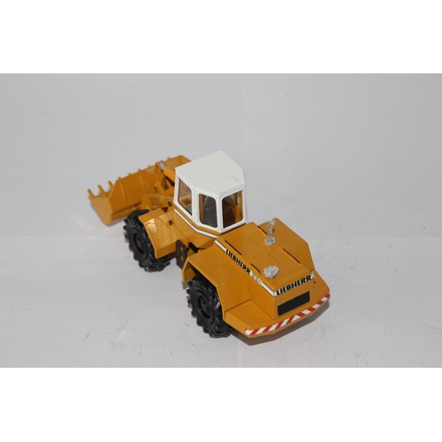 290 - CONRAD 2887 LIEBHERR L531 WHEEL LOADER DIE-CAST MODEL WITH BOX