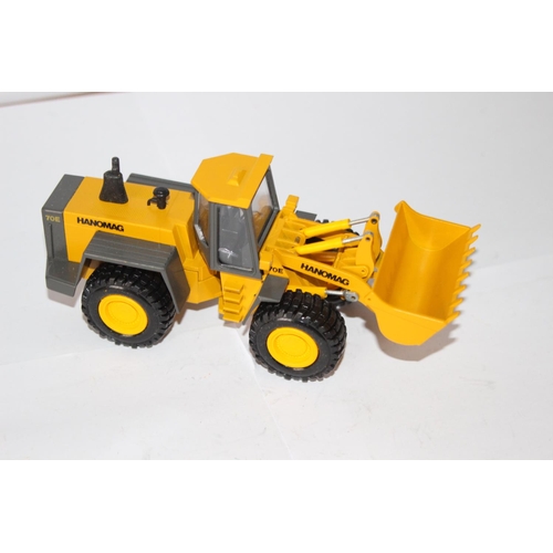 294 - HANOMAG 70 E RADLADER WHEEL LOADER DIE-CAST MODEL WITH BOX