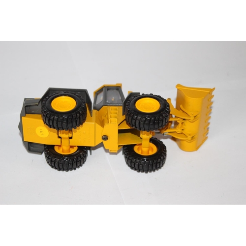 294 - HANOMAG 70 E RADLADER WHEEL LOADER DIE-CAST MODEL WITH BOX