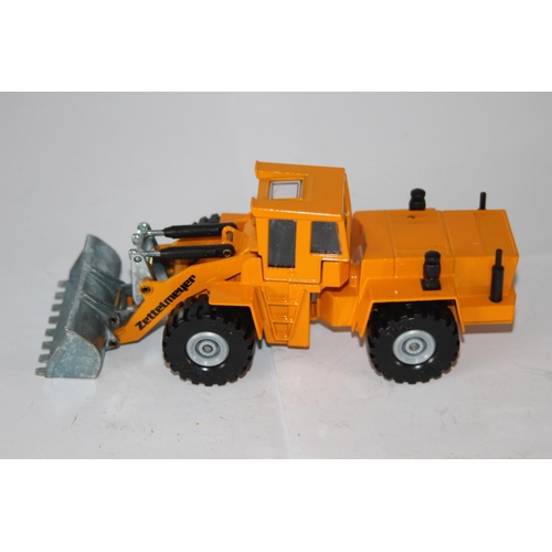 298 - SIKU NO 3120 WHEEL LOADER DIE-CAST MODEL WITH BOX