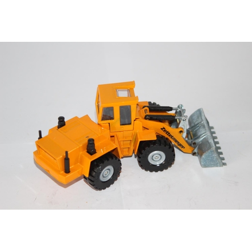 298 - SIKU NO 3120 WHEEL LOADER DIE-CAST MODEL WITH BOX