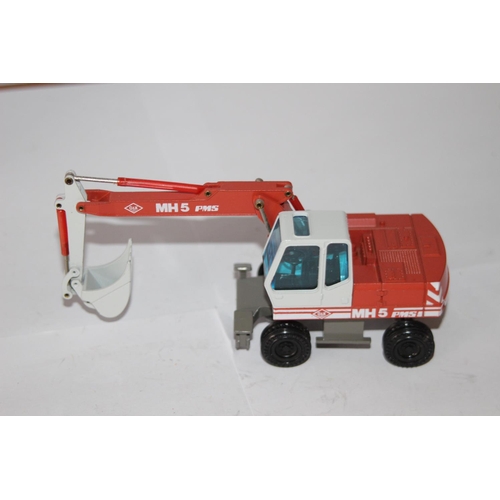 300 - NZG O & K MH 5 PMS NO 333 WHEELED EXCAVATOR DIE-CAST MODEL WITH BOX