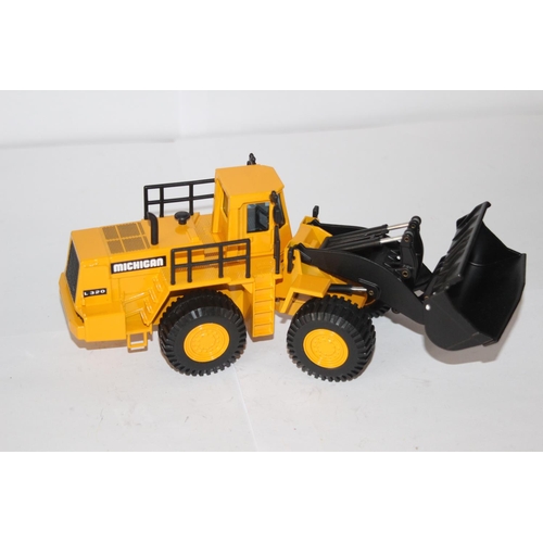 324 - JOAL MICHIGAN L320 HIGH CAPACITY LOADER DIE-CAST MODEL WITH BOX