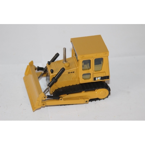 336 - NZG CAT D4E NO 205 KETTENDOZER DIE-CAST MODEL WITH BOX