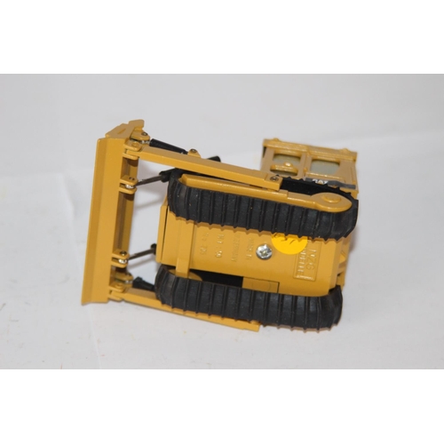 336 - NZG CAT D4E NO 205 KETTENDOZER DIE-CAST MODEL WITH BOX