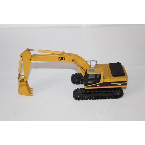 337 - NZG CATERPILLAR CAT 325L NO 367 EXCAVATOR DIE-CAST MODEL WITH BOX