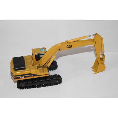 337 - NZG CATERPILLAR CAT 325L NO 367 EXCAVATOR DIE-CAST MODEL WITH BOX