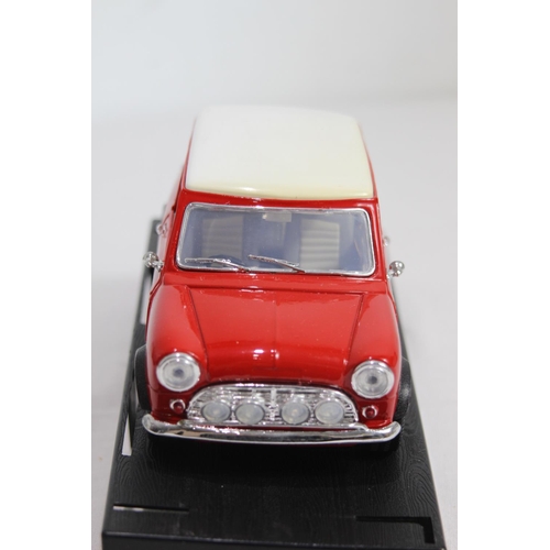 382 - MINI COOPER COLLECTABLES SS7709W DIE-CAST CAR MODEL WITH BOX