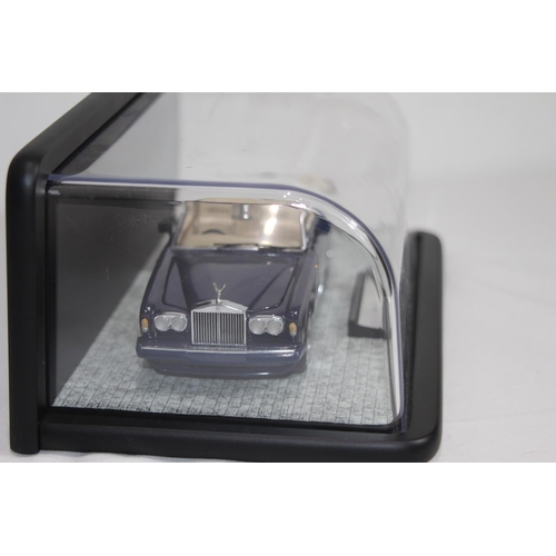 384 - 1961 ROLLS ROYCE DIE-CAST CAR MODEL IN DISPLAY BOX