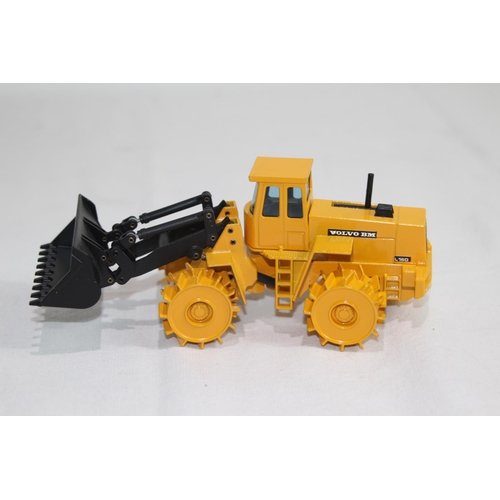 442 - JOAL VOLVO BM L160 COMPACTOR DIE-CAST MODEL WITH BOX