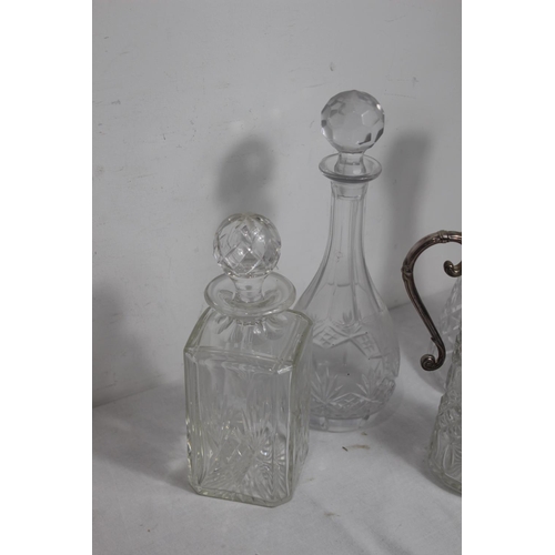 114 - QUANTITY OF DECANTERS 
31CM