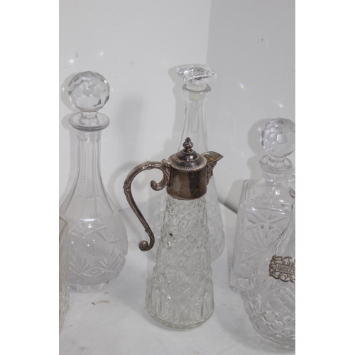 114 - QUANTITY OF DECANTERS 
31CM