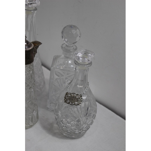 114 - QUANTITY OF DECANTERS 
31CM