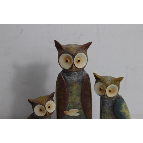 118 - QUANTITY OF DECORATIVE OWLS 18CM