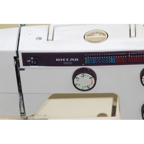 730 - VINTAGE RICCAR 9900 SEWING MACHINE