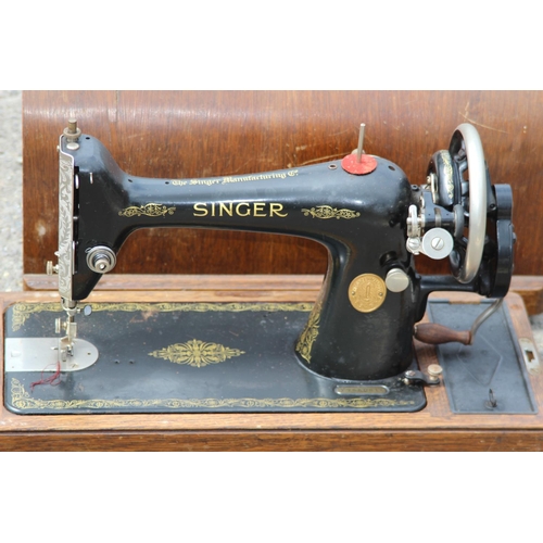 731 - VINTAGE SINGER SEWING MACHINE