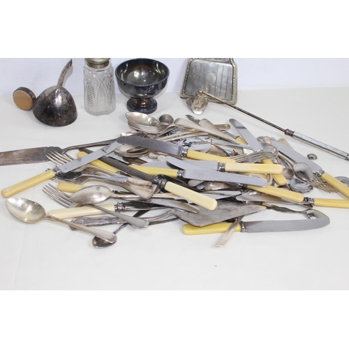 598 - QUANTITY OF CUTLERY AND PLATED WARE