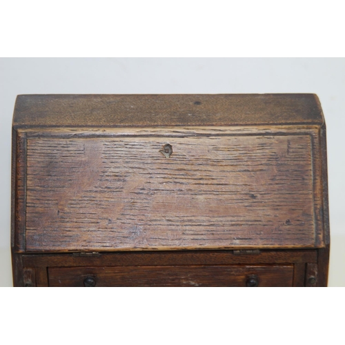 613 - VINTAGE HANDMADE MINITURE BUREAU 
16CM