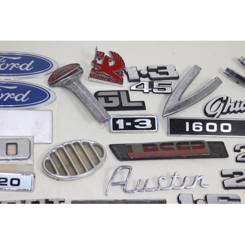 616 - QUANTITY OF CAR BADGES AND INSIGNIA