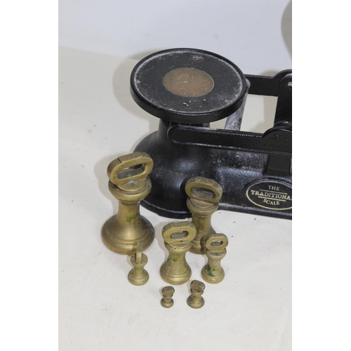 643 - SET OF SCALES AND WEIGHTS
29CM