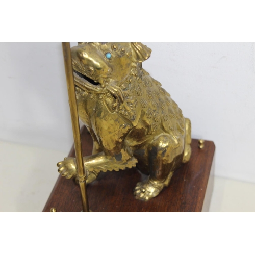 664 - GILT CAST METAL FOO DOG WITH WOODEN BASE 
30CM