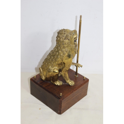 664 - GILT CAST METAL FOO DOG WITH WOODEN BASE 
30CM