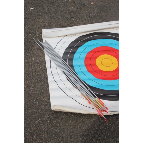 689 - LARGE QUANTITY OF ARROWS