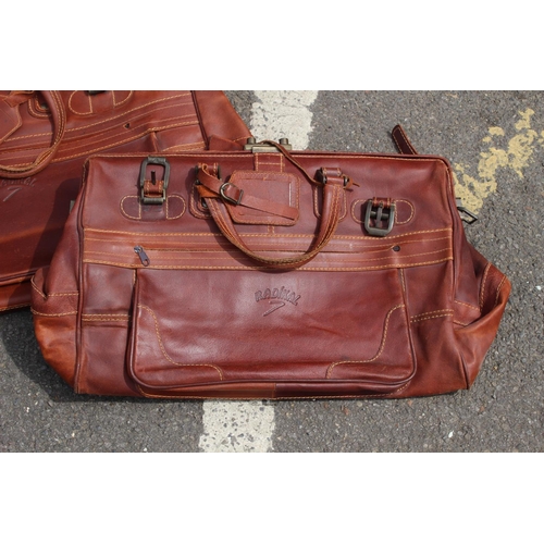 691 - 2 X LEATHER HOLDALLS