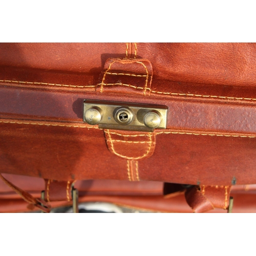 691 - 2 X LEATHER HOLDALLS