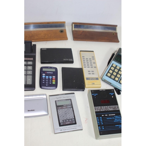 711 - QUANTITY OF CALCULATORS AND DESK ITEMS