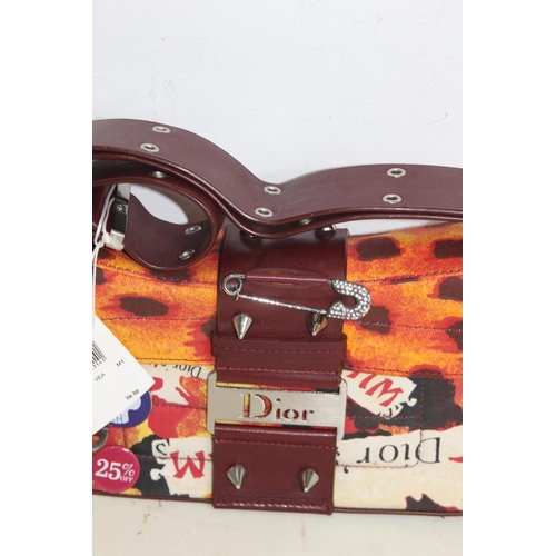 712 - NOVELTY HANDBAG