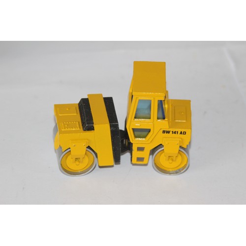 321 - NZG BOMAG BW 141 AD NO 221 ROLLER DIE-CAST MODEL WITH BOX