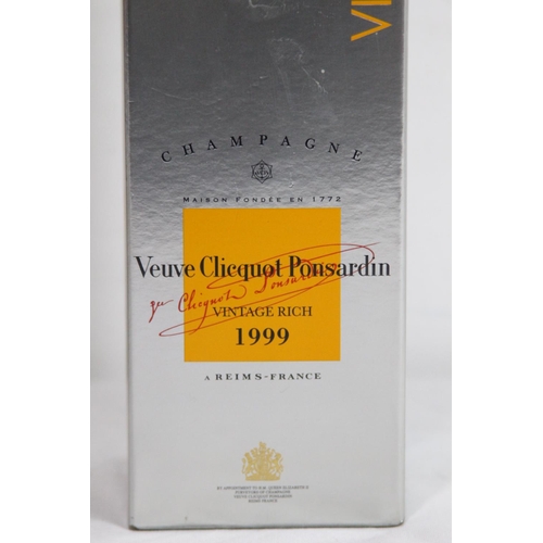 532 - BOTTLE OF VEUVE CLICQUOT CHAMPAGNE