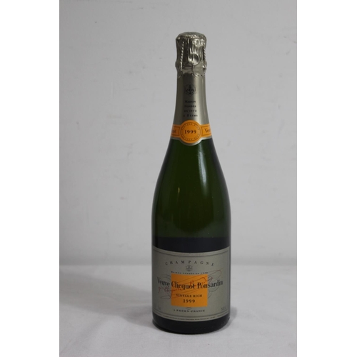 532 - BOTTLE OF VEUVE CLICQUOT CHAMPAGNE