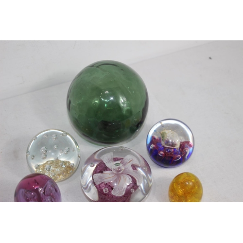 791 - QUANTITY OF PAPERWEIGHTS
12CM