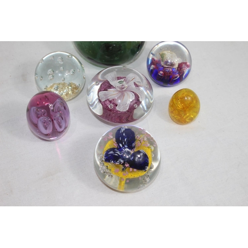 791 - QUANTITY OF PAPERWEIGHTS
12CM