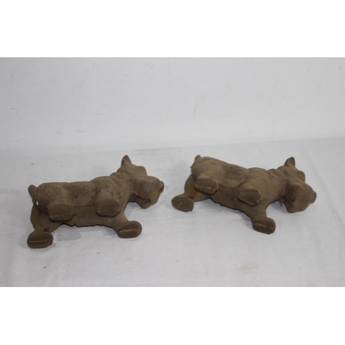 797 - 2 X CAST IRON DOG DOOR STOP 
21 X 14CM