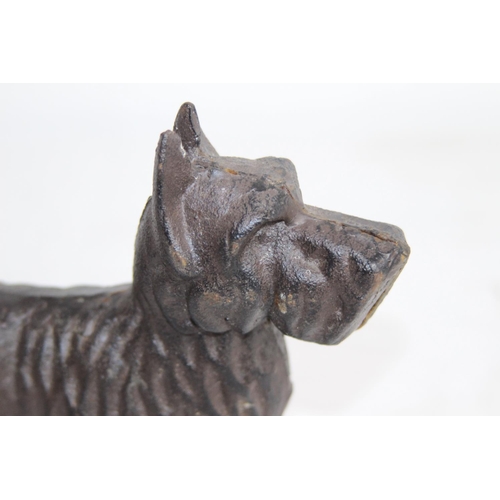 798 - CAST ITON DOG DOORSTOP
20 X 16CM