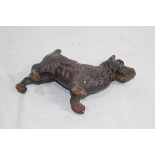 798 - CAST ITON DOG DOORSTOP
20 X 16CM