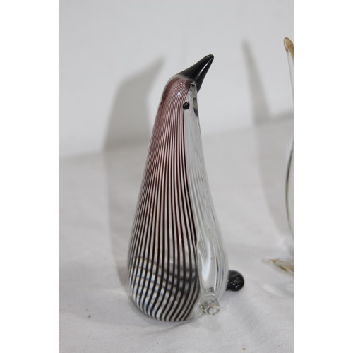 801 - ART GLASS PENGUIN AND DOLPHIN 
15CM