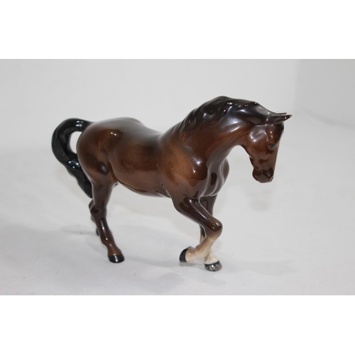 815 - BESWICK HORSE 
23 X 16CM